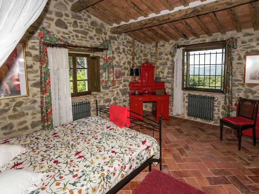 Peaceful Tuscan Escape w/ Pool - главное фото
