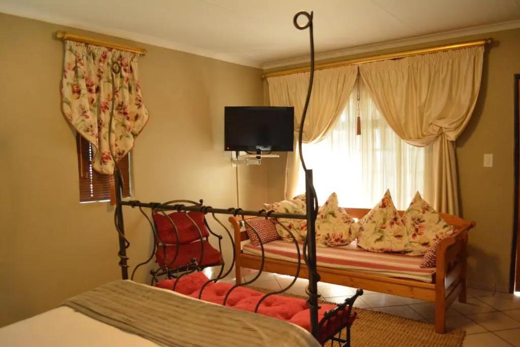 Le Chateau Guest House and Conference Centre - главное фото