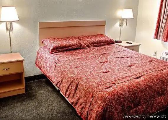 Watertown Rodeway Inn - главное фото