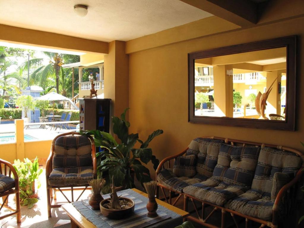 House of the Macaws - главное фото