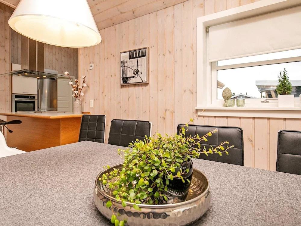 Charming Holiday Home in Væggerløse With Indoor Whirlpool - главное фото