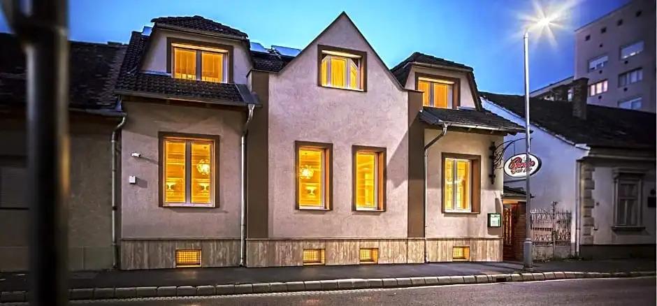 Piccolo Panzió Vendéglő Vinoteca - главное фото