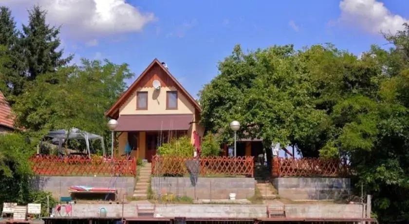 B.uj-lak magánszállás - главное фото