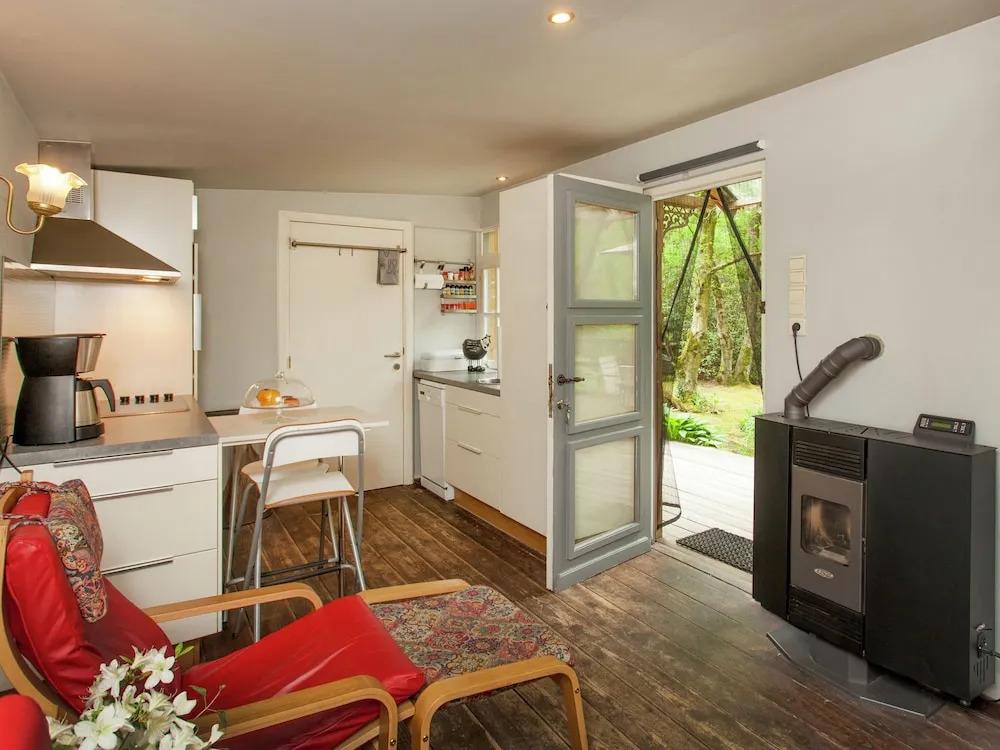 Delightful Chalet in Opglabbeek near Lake - главное фото