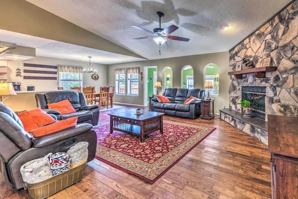 Cloudcroft Escape w/ Forest Views! - главное фото