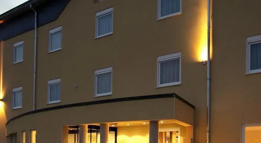 Aero44 Hotel Charleroi Airport - главное фото