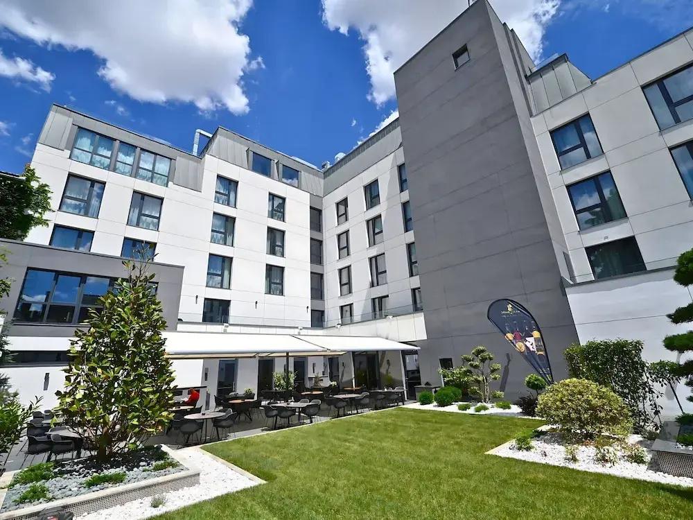 Aniroc Signature Hotel - главное фото