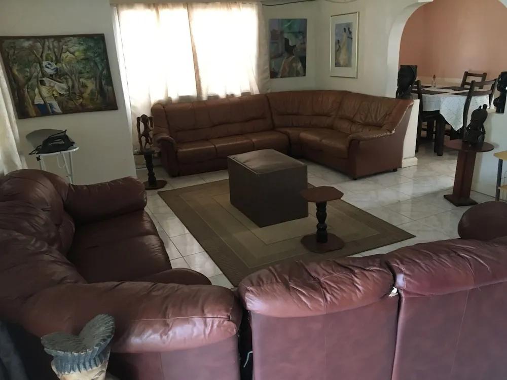 One World Village Guesthouse - главное фото