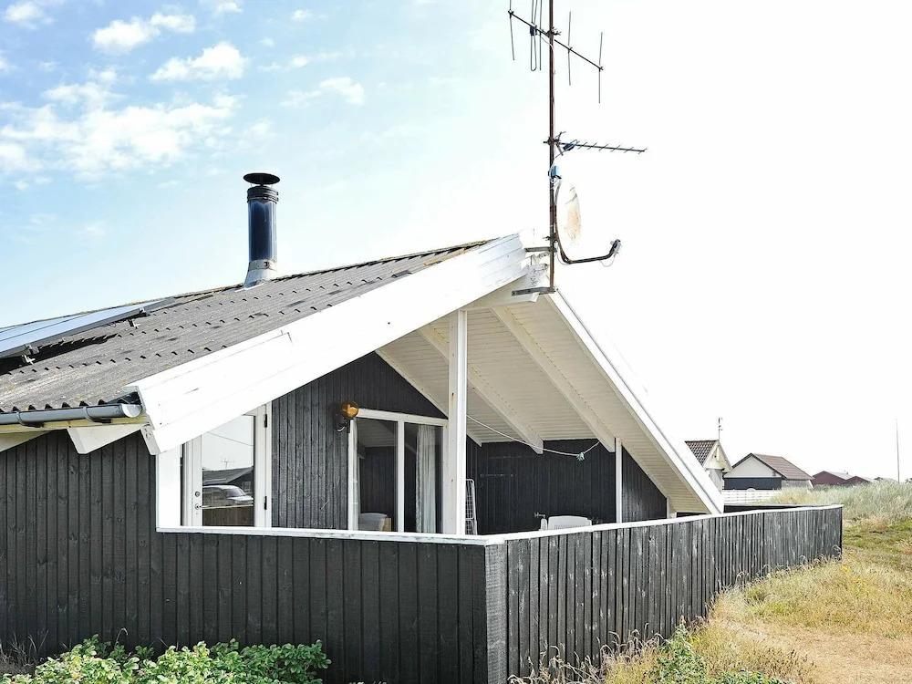 Modern Holiday Home in Hvide Sande With Dunes - главное фото