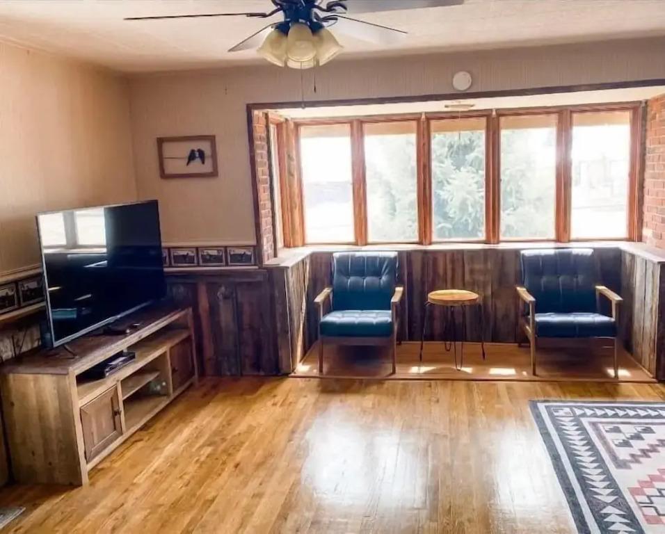 5th Street Hideout - главное фото