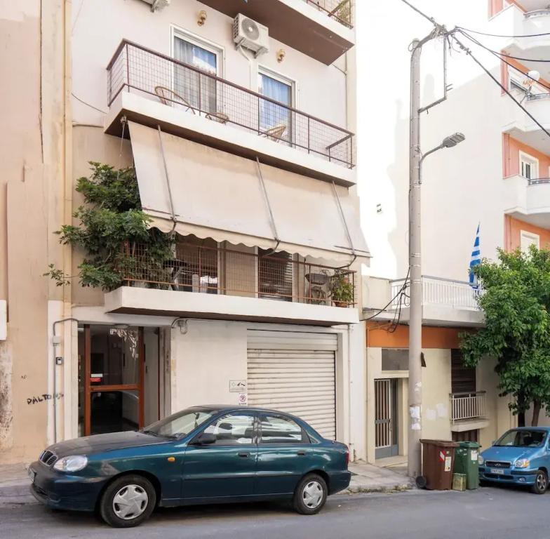 Classic Apartment in Piraeus, walk to Zeas Marina - главное фото