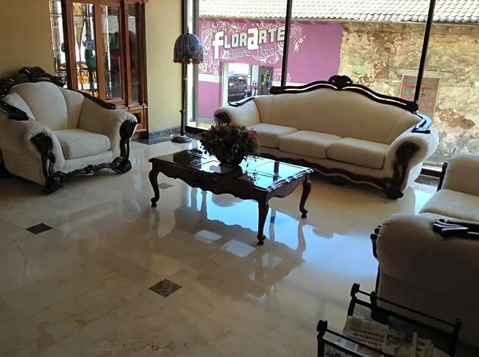 Real De Uruapan Hotel - главное фото