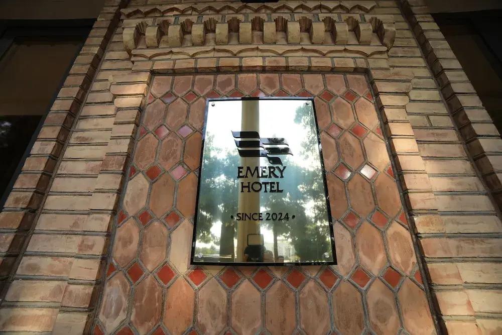 Emery Hotel - главное фото