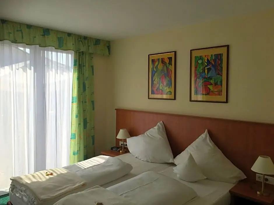 Fricks Hotel & Restaurant - главное фото