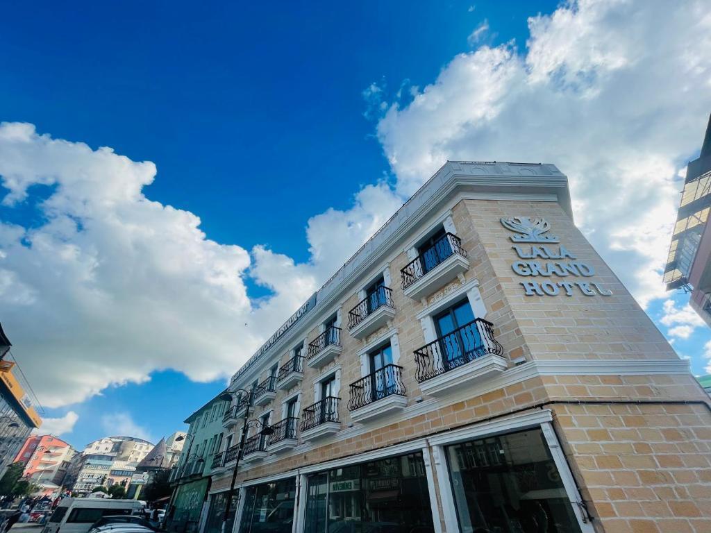 Lala Grand Hotel - главное фото