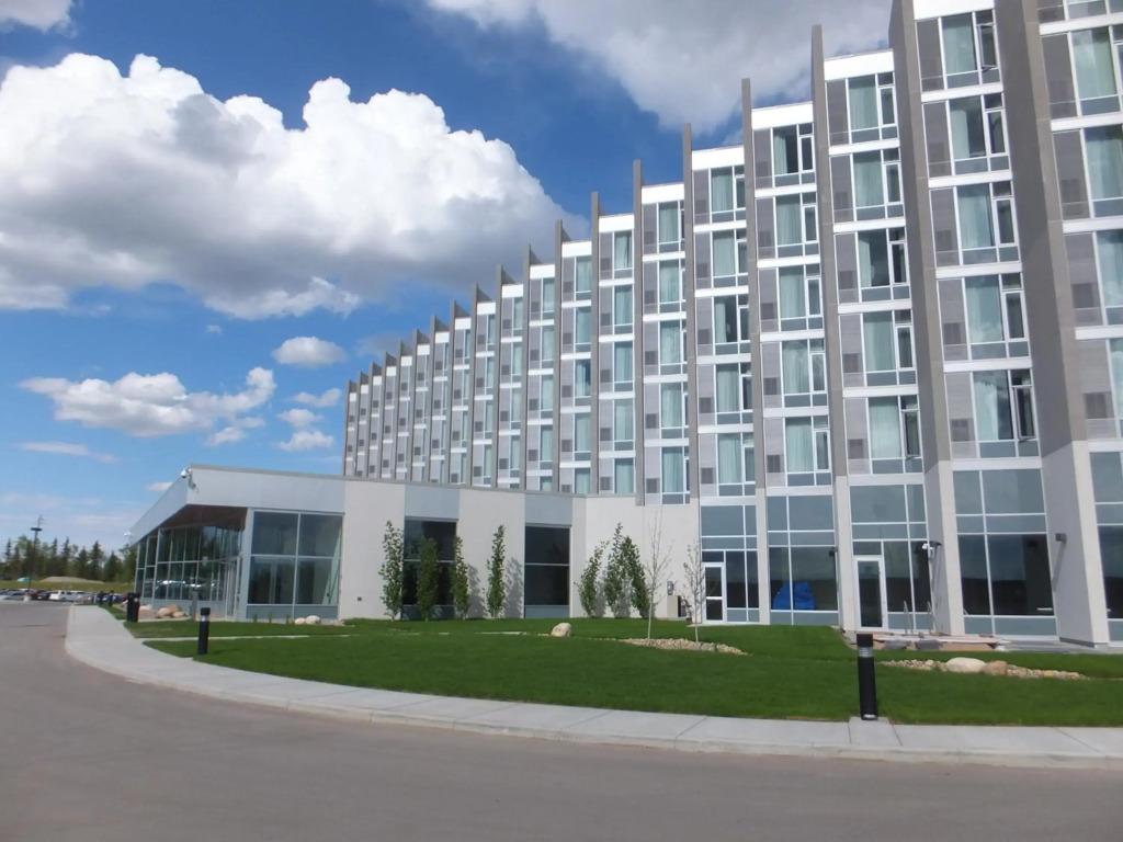 Grey Eagle Resort - главное фото