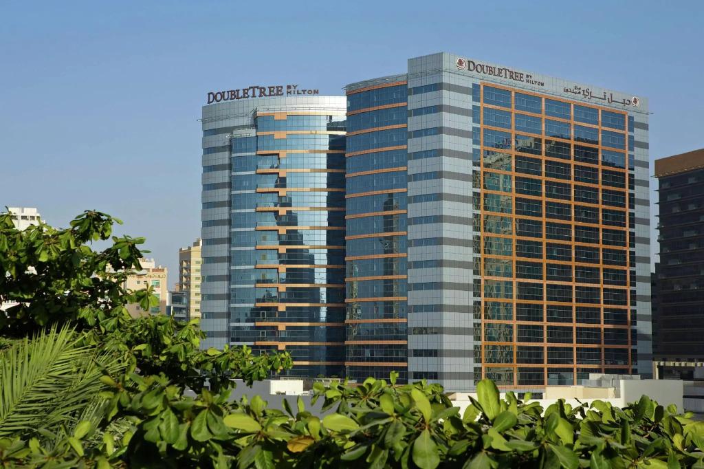 DoubleTree by Hilton Hotel and Residences Dubai Al Barsha - главное фото