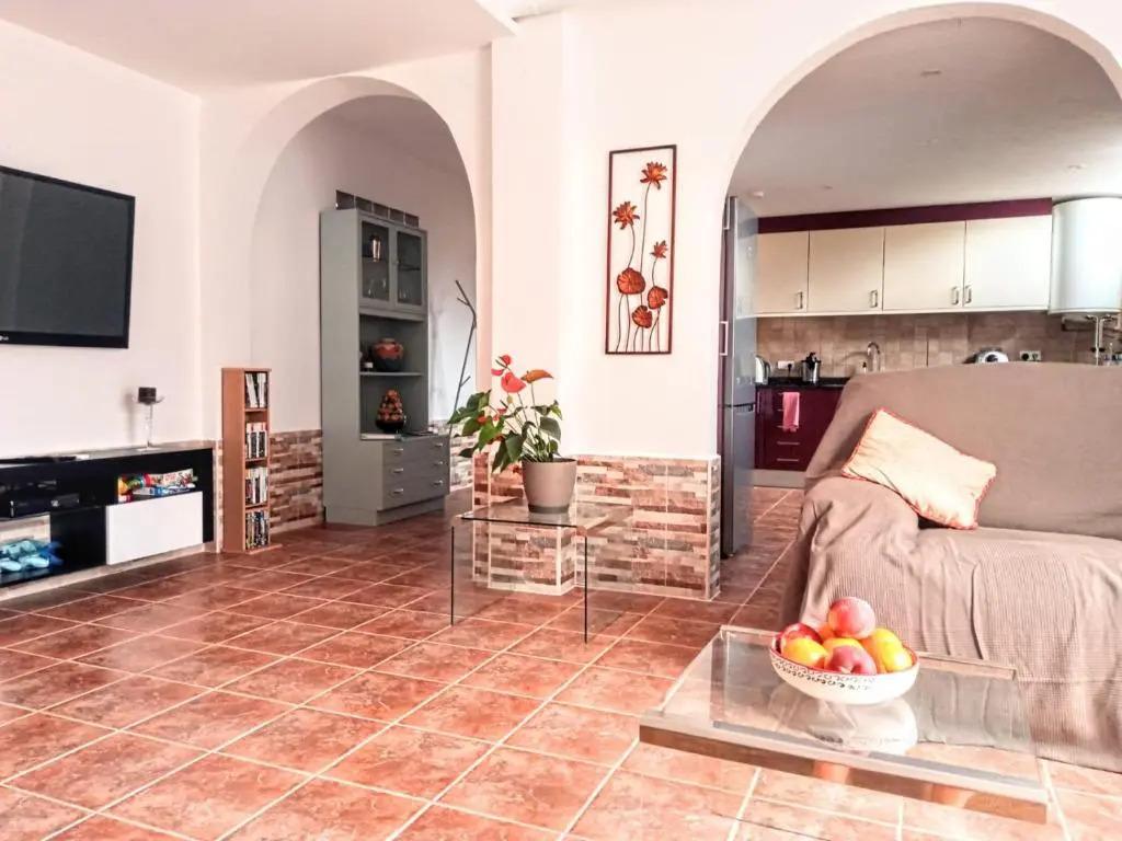 Villa with serene mountain views. Spacious garden with 10x5m pool. - главное фото