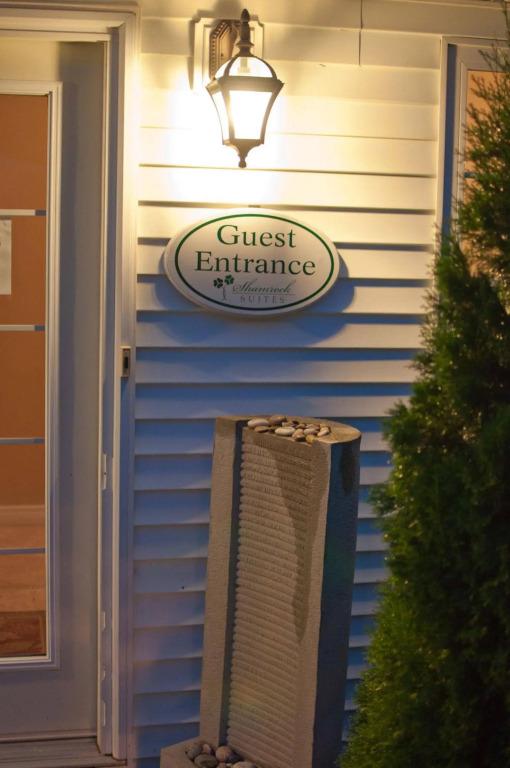 Shamrock Suites - главное фото