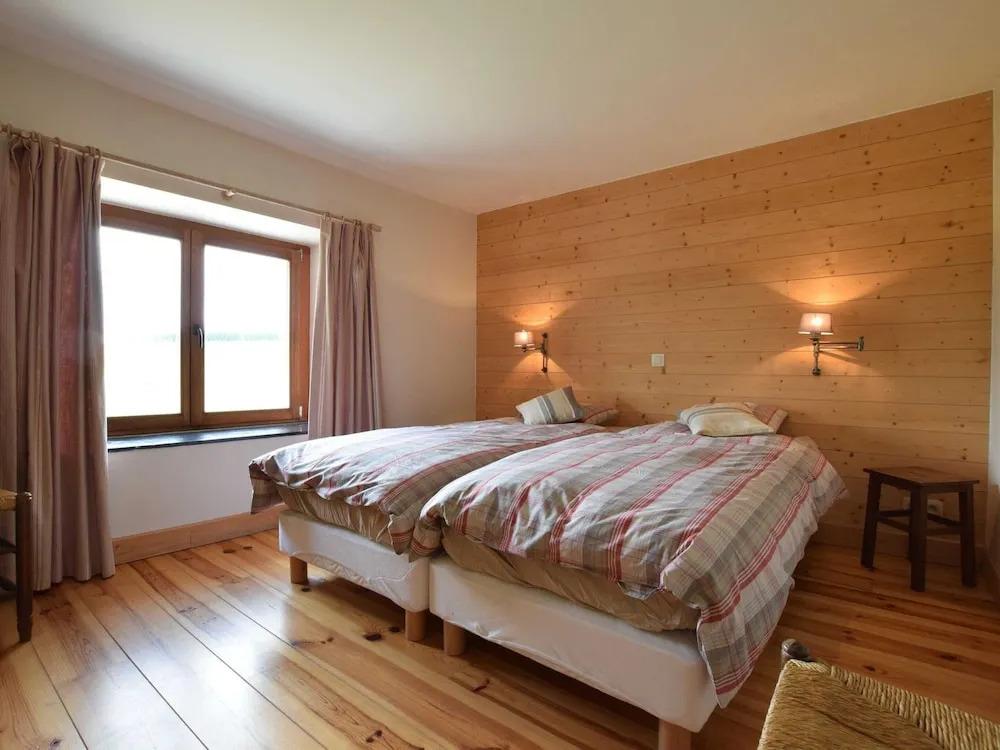 Rural Renovated Farmhouse With Large Garden - главное фото