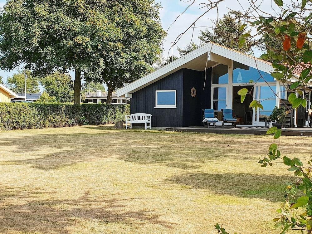 Serene Holiday Home in Jutland near Sea - главное фото