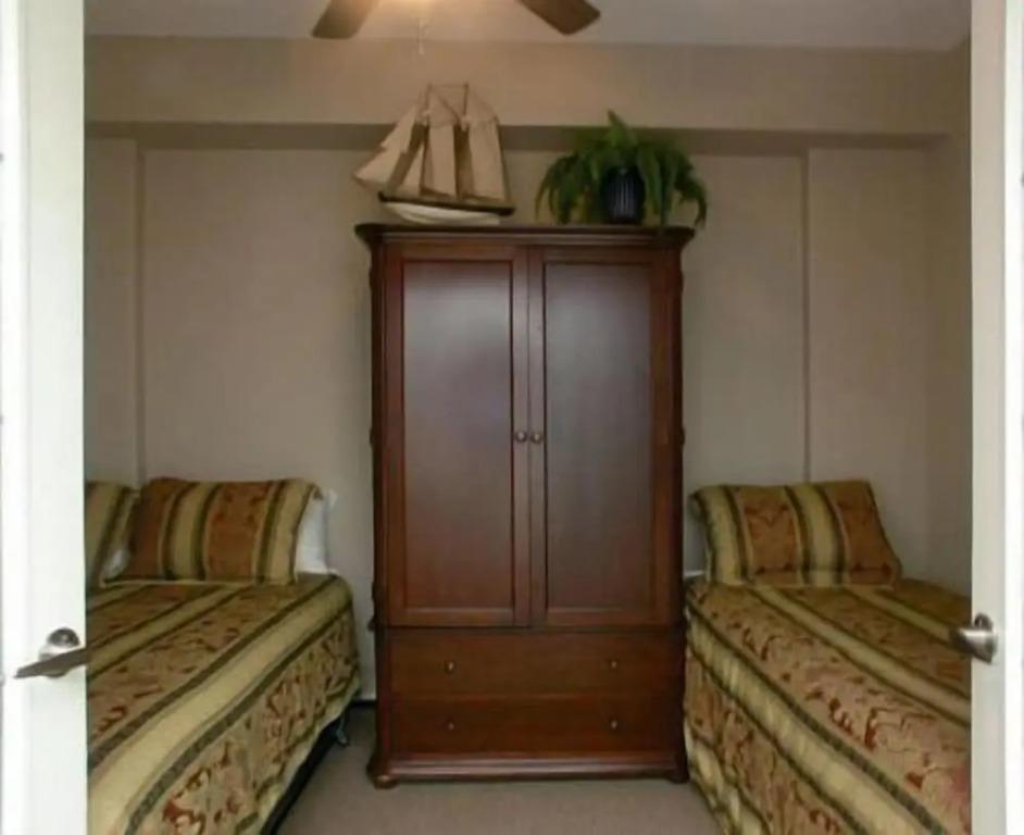 Sunset Waterfront Resort by KelownaGo - главное фото