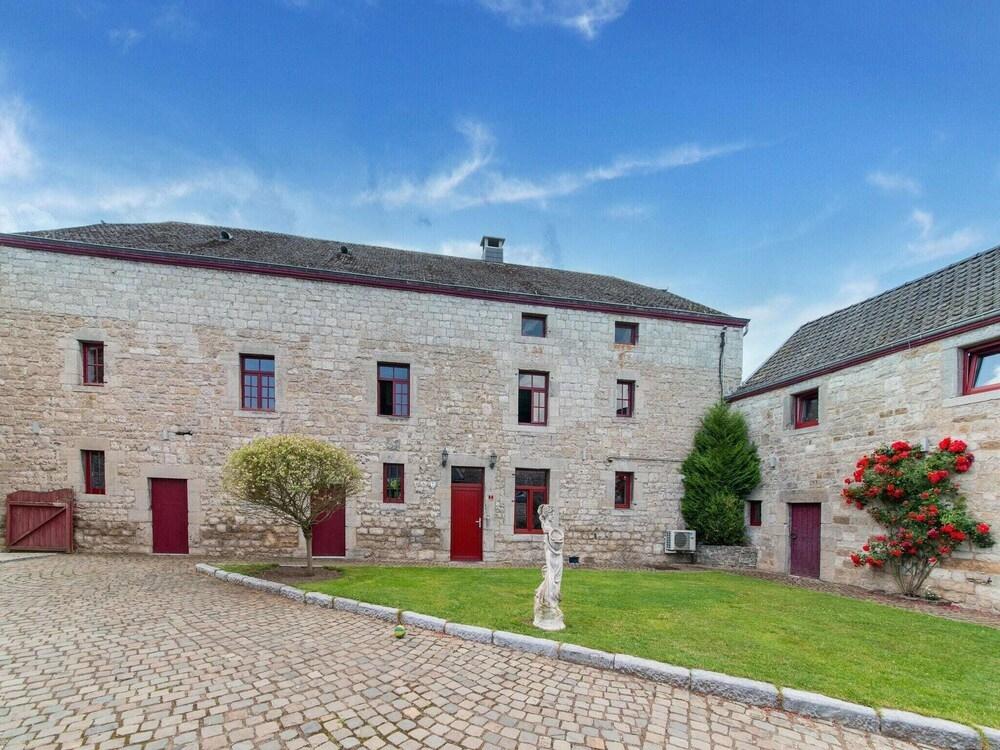 Vacation Home With BBQ Near Hotton - главное фото