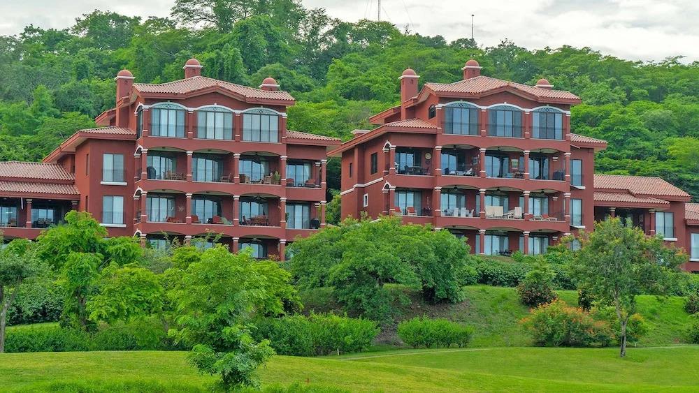 Peek-a-Boo Ocean view Condo at Reserva Conchal - главное фото