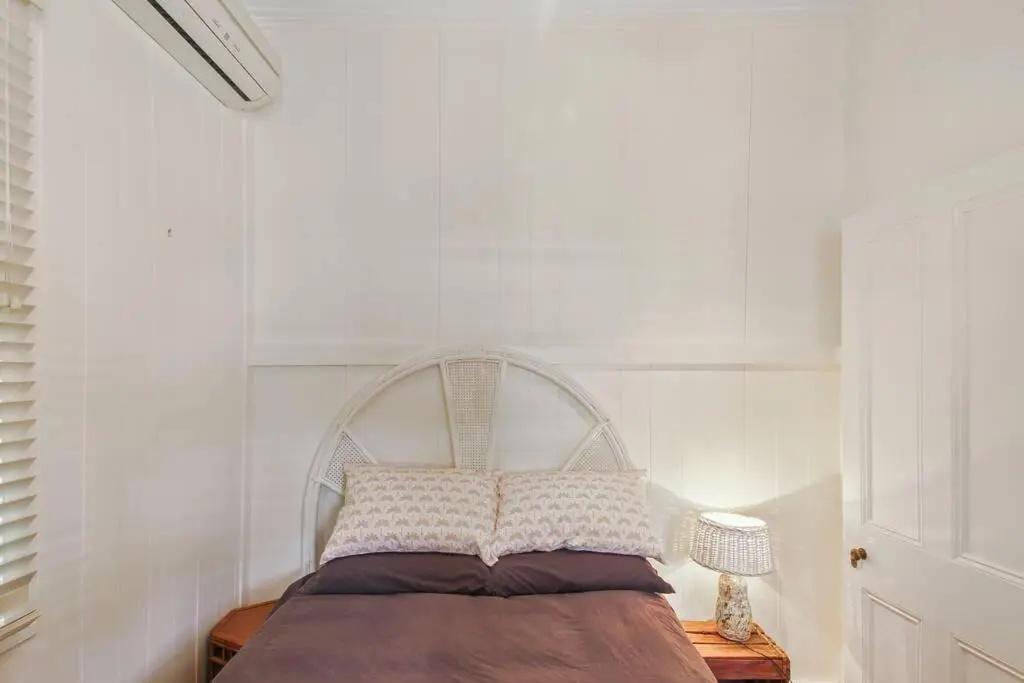 1910 Retro Styled, Pet Friendly, Traditional Queenslander Home - главное фото