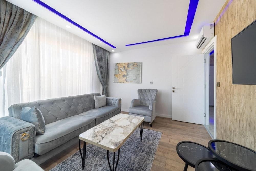 Modern and Central Flat Near Beach in Antalya - главное фото