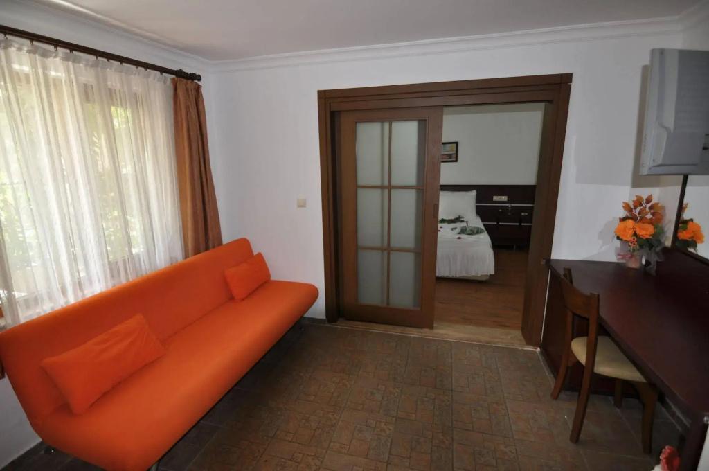 Longhouse Inn Hotel - главное фото
