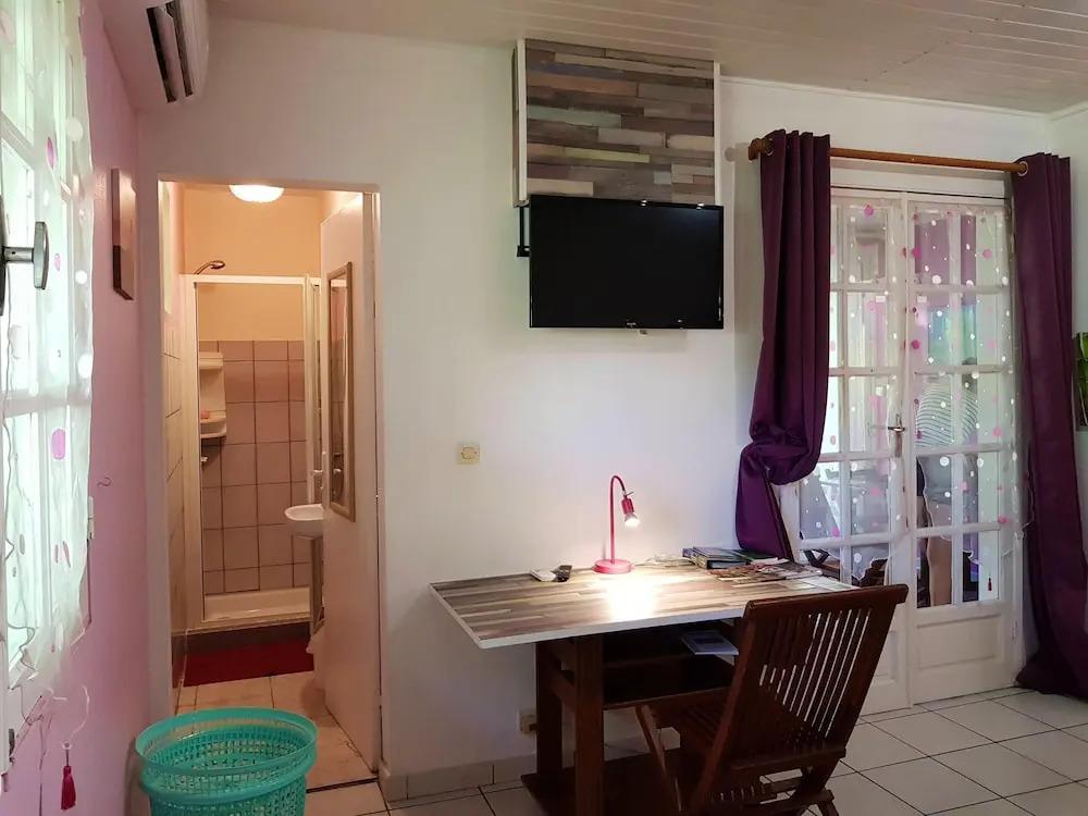 Studio in St-benoit, With Wonderful Mountain View, Pool Access, Enclos - главное фото