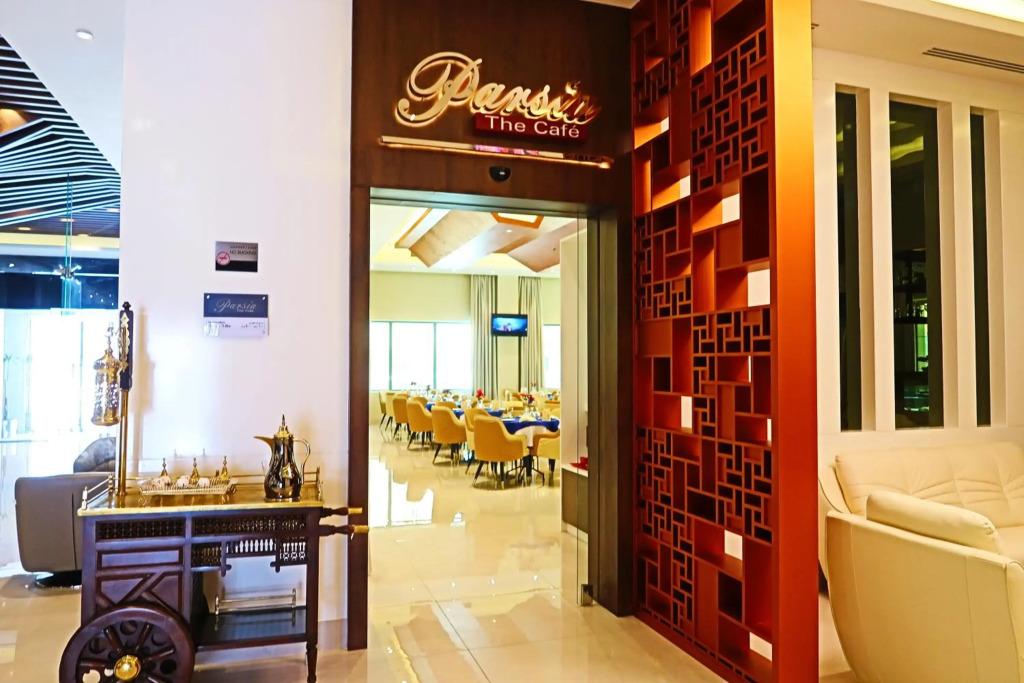 Pars International Hotel - главное фото