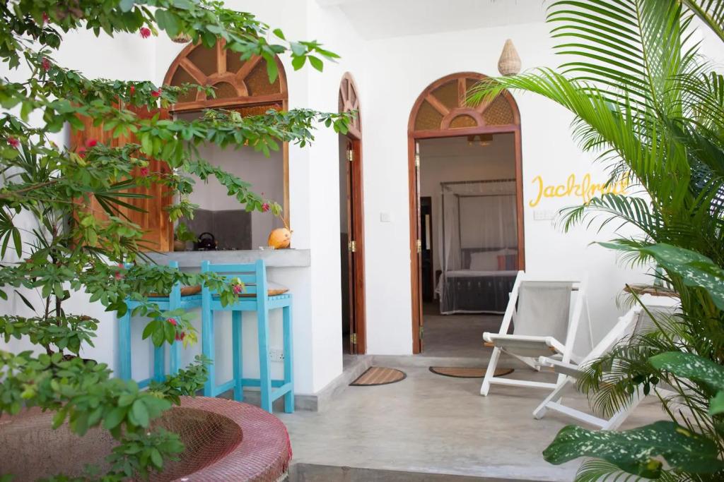 Banana Leaf Apartments - главное фото