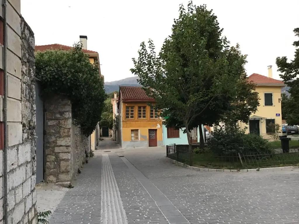 Cozy Central Courtyard Home (By The Lake) - главное фото