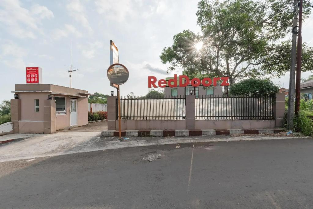 RedDoorz Syariah near RS Hermina Sukabumi - главное фото