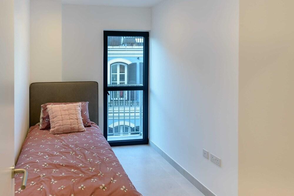 Brand New Luxury 2 Beds Apartment at The Residence-hosted by Sweetstay - главное фото