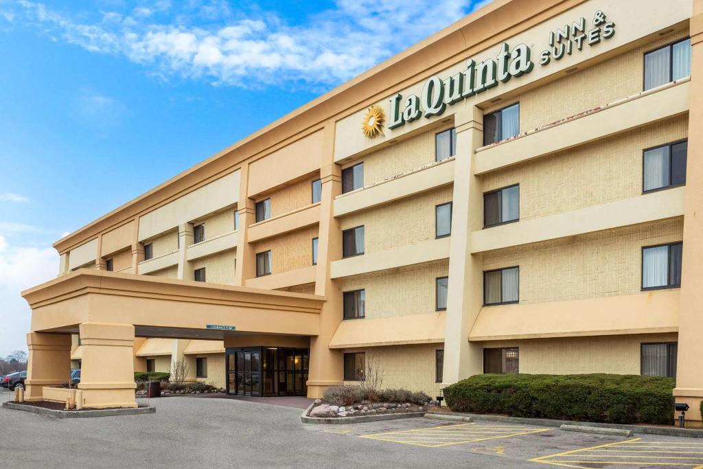 La Quinta Inn & Suites by Wyndham Chicago Gurnee - главное фото