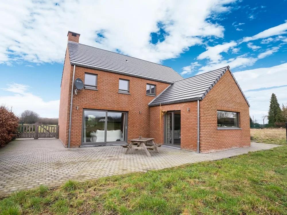 Charming Holiday Home in Seloignes with Garden - главное фото