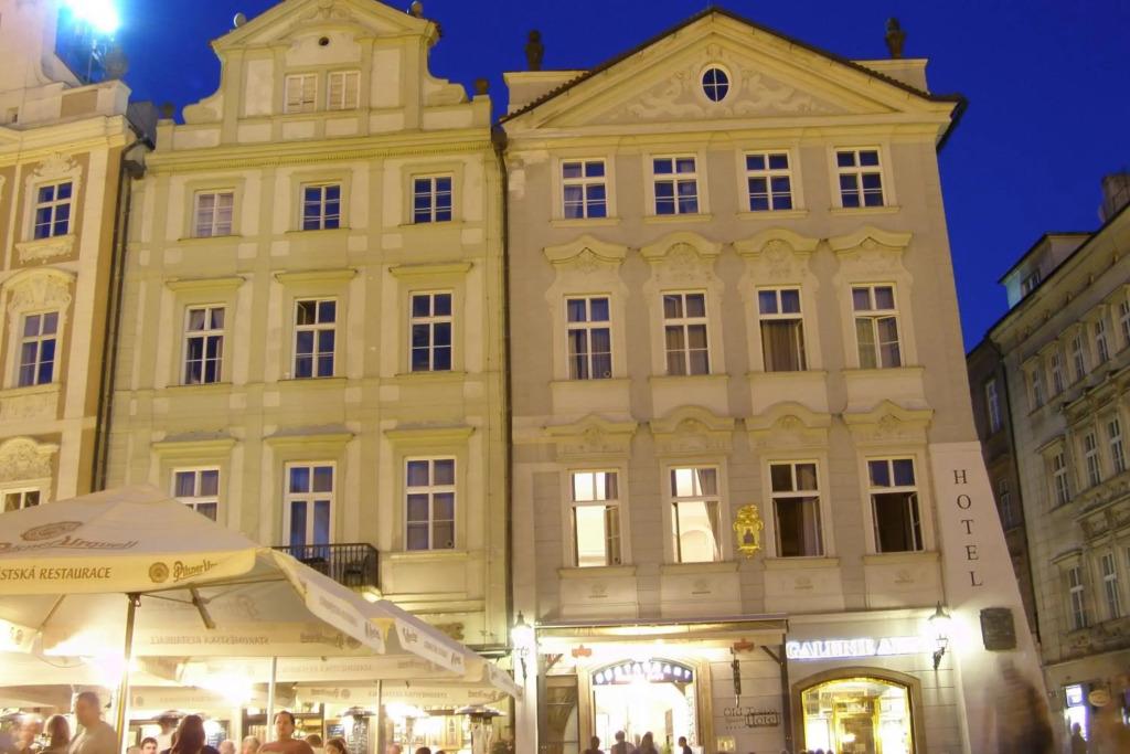 Old Town Square Residence by Emblem - главное фото