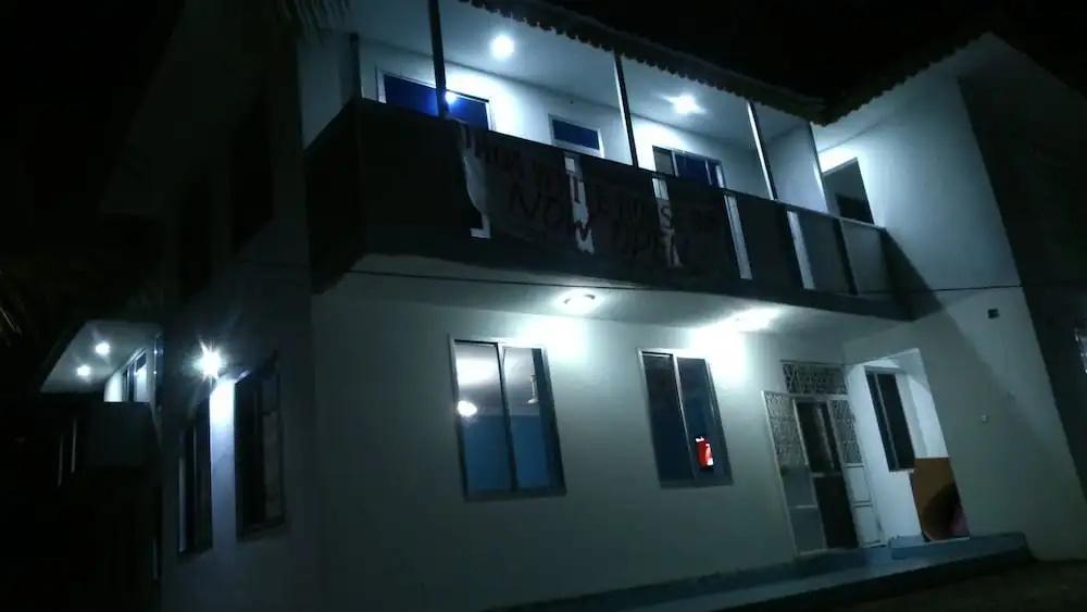 Uroa White House Inn - главное фото