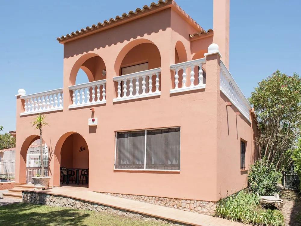Modern Holiday Home in St Pere Pescador With Private Pool - главное фото
