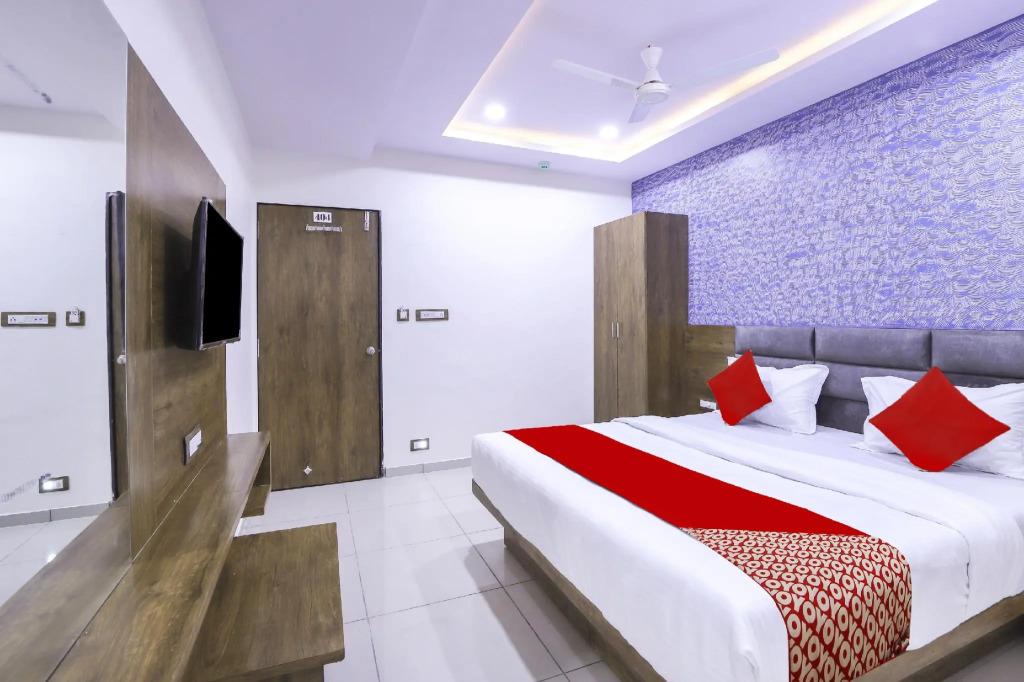 Oyo Vad180 Hotel Shree Pashupati Regency - главное фото