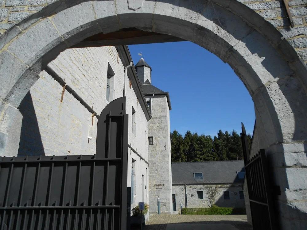 A Cottage Rich in History in Macon - главное фото