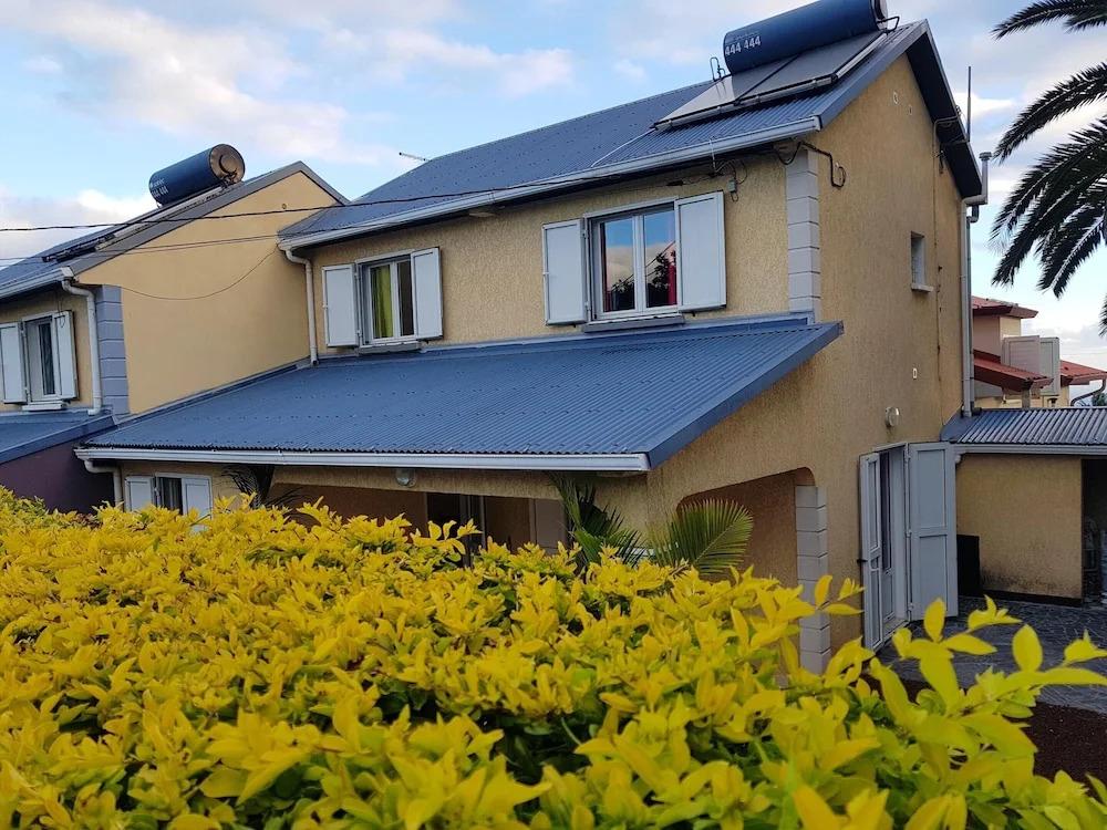 House With 3 Bedrooms in Tampon, With Wonderful Mountain View, Enclose - главное фото