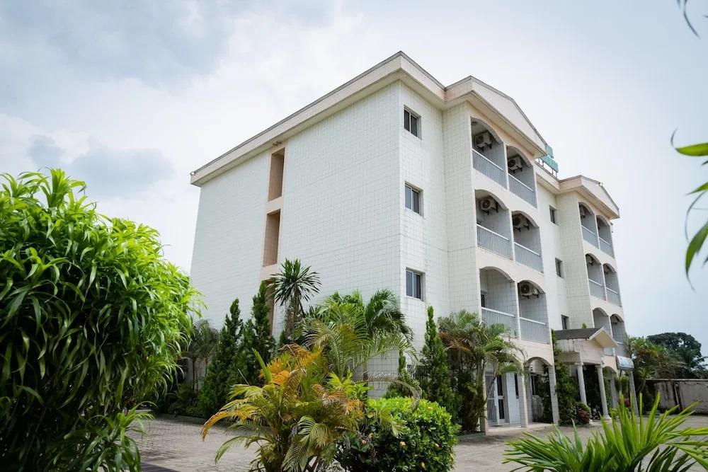 Hotel Hibiscus Blvd Triomphal - главное фото