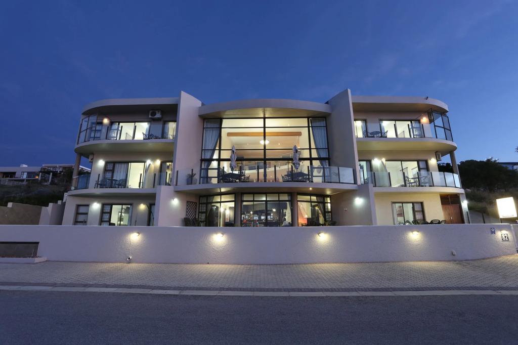 Bar T Nique Guest House - главное фото