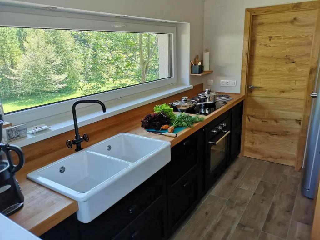 Holiday House Red Deer - главное фото