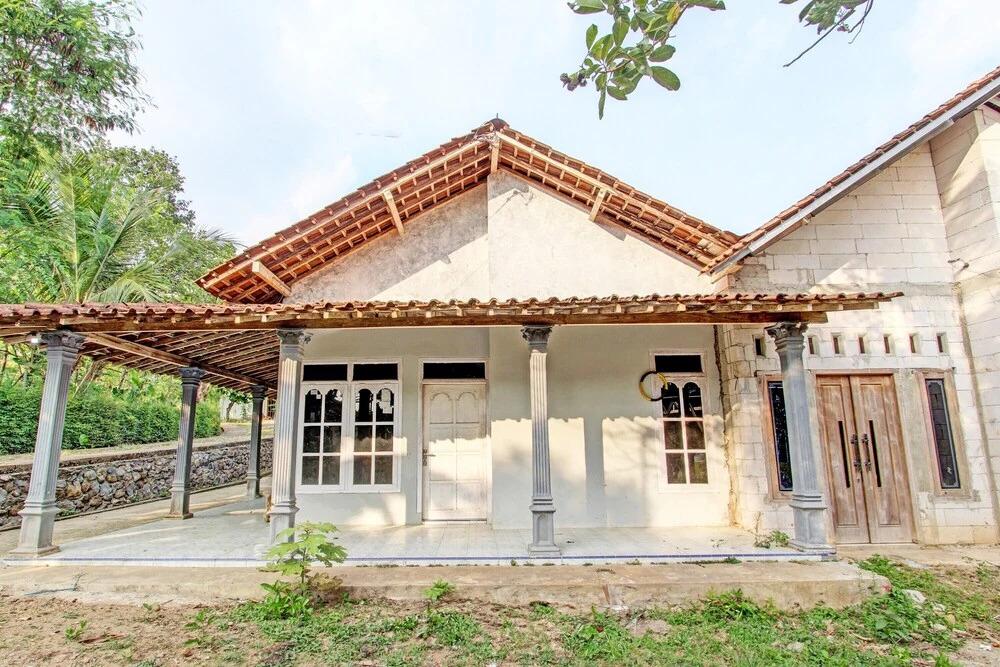 SPOT ON 93527 Agus Kostel SyariahNearWisata Agro Jollong - главное фото