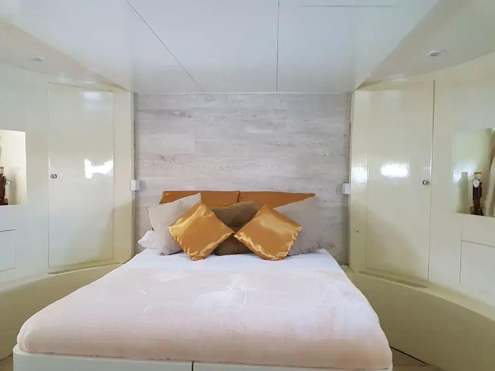 60ft Motor Yacht in Ocean Village Gibraltar - главное фото